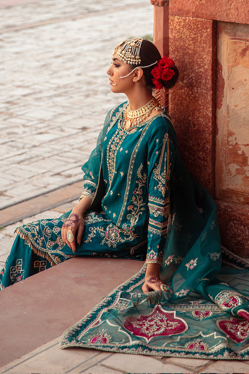 Naqshi Zamurd organza dupatta draped fully, showcasing heavy four‑side sequin‑embroidered border and patch detailing.